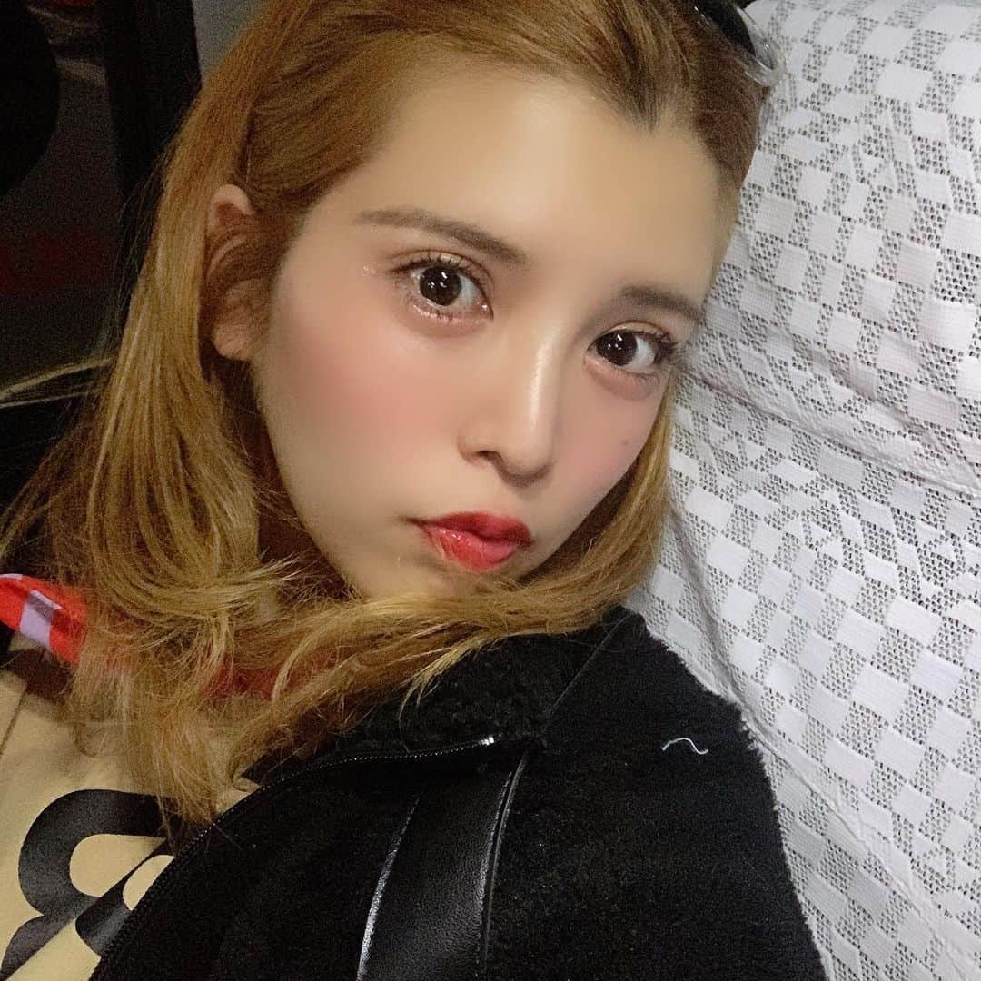 坂口杏里のインスタグラム：「おきたぁあ⭐️‼️ 髪の毛とメイクしよぉ😆😆😆  09054307175  ↑何かあればこちらまで！ Bar Cachette (カシェット) 東京都新宿区歌舞伎町2-11-7 メトロビル4階 営業時間 1:00～  お待ちしてますん💕 男性１時間3000円 女性１時間1500円 （飲み放題）  ライン交換写メ撮ろ♡」