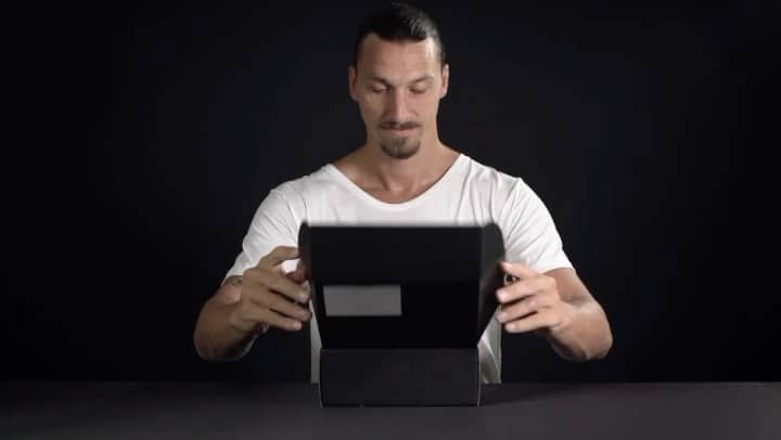 Zlatan Ibrahimović Parfumsのインスタグラム：「Gift season is coming up! Stay tuned for an exclusive offer out soon ✨」