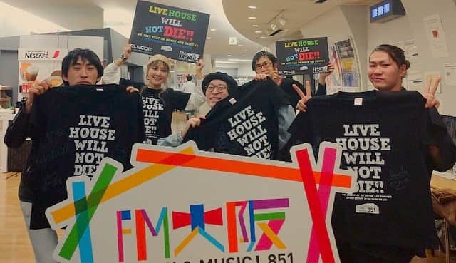 小嶋晶子のインスタグラム：「「ELECOM presents LIVE HOUSE WILL NOT DIE !!」今夜のゲストはココロオークションでした。ライブハウスとアーティストの素敵な関係性が垣間見れたような気がします。来週もお楽しみのに！ ”ELECOM presents LIVE HOUSE WILL NOT DIE !!"Today's guest was Cocoro Auction.📻 See you next Friday👋 #ELECOM #FM大阪 #fmosaka #LHWND #radio #osaka #japan #南堀江Knave #ココロオークション #cocoroauction #📻 #🇯🇵」