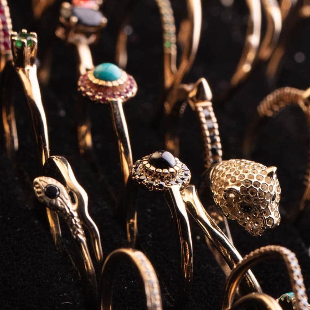 イオッセリアーニさんのインスタグラム写真 - (イオッセリアーニInstagram)「Microcosmo #iossellianifinejewellery #handmadefinejewelry #gold #diamonds💎 #ruby #turquoisejewelry #microcosmo #finejewelry」11月20日 22時50分 - iosselliani