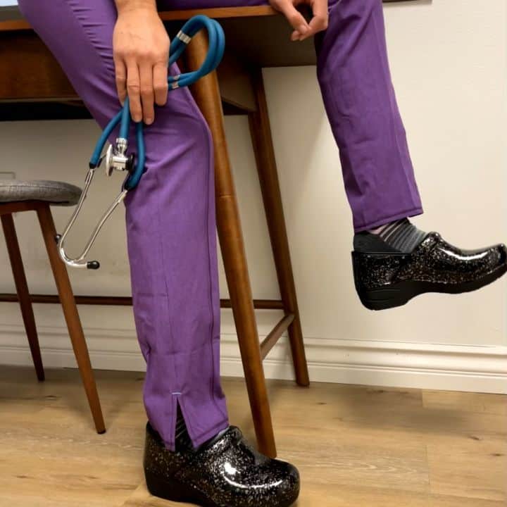 ダンスコのインスタグラム：「Us waiting to give away another pair of clogs this week. 1) Nominate a nurse or healthcare worker by tagging them in the comments. 2) Make sure you’re following @dansko on Instagram. Dansko has been proud to support nurses and healthcare workers throughout their journey, and through our donation efforts over the past months. This year, we are celebrating nurses and healthcare workers all year long! Giveaway Rules: Giveaway runs 11/20/20 at 9:00 AM EST - 11/22/20 at 11:59 PM EST. No purchase necessary. One winner will be randomly selected and will be notified via DM.. Verification that the tagged friend is a nurse or healthcare worker may be required in the form of a nurse’s badge or ID. Winner will win one pair of Dansko shoes from the current collection with a total estimated retail value of $150 each. Giveaway not associated with Instagram. Full terms and conditions at the link in the bio.」