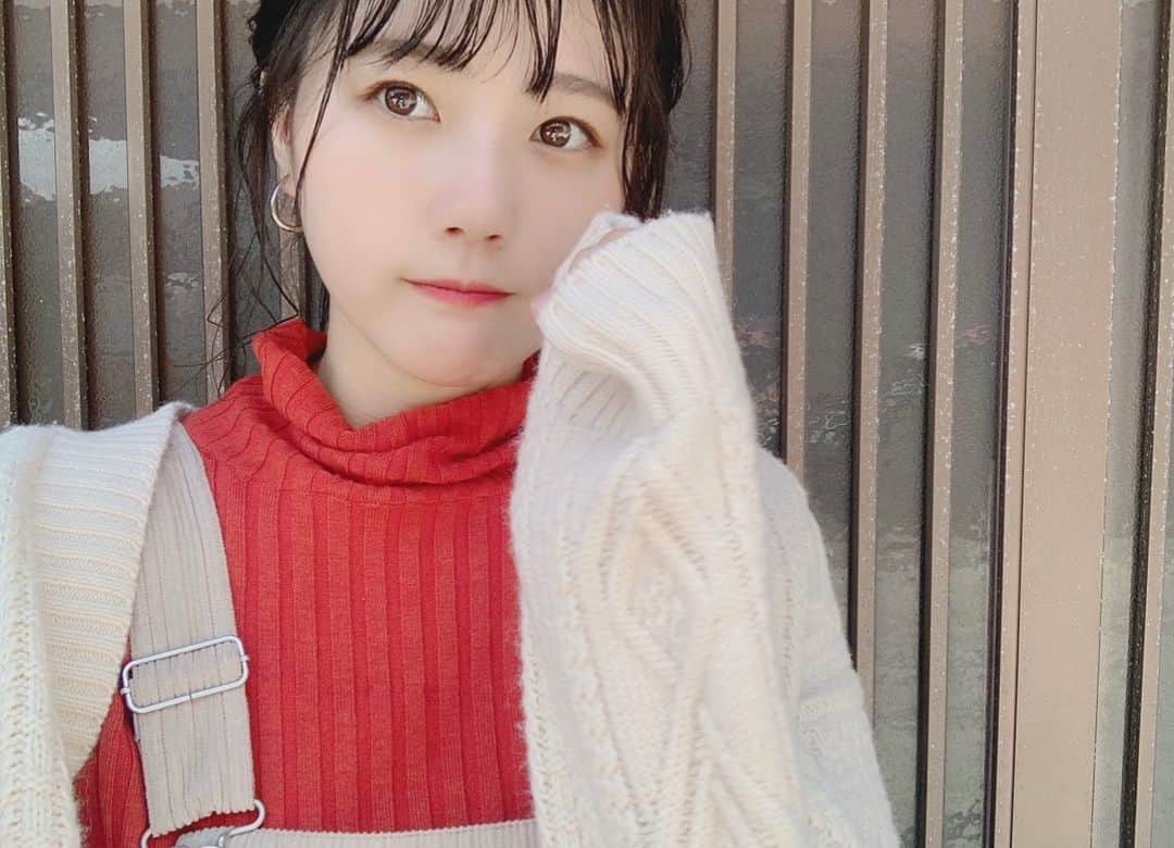 瀧野由美子のインスタグラム：「秋から冬にかわりつつありますね 🍂    #STU48 #瀧野由美子 #CanCam #12月号 #オーバーオール #広島県 #御手洗」