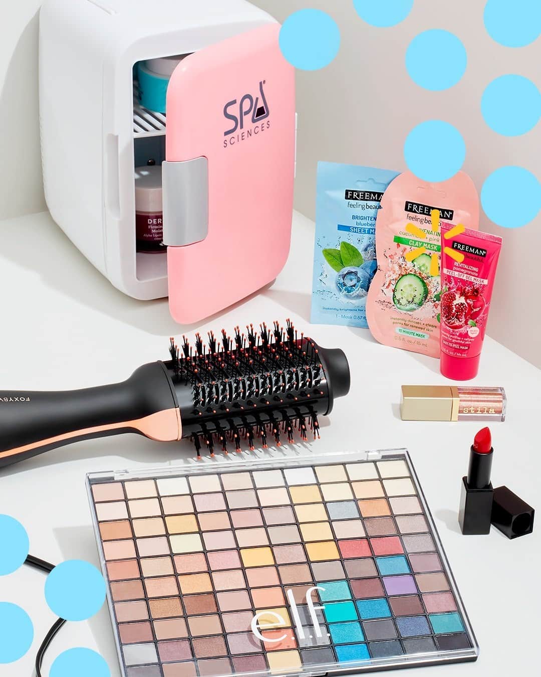 Wal-Mart Stores, Incのインスタグラム：「Playing secret 🎅🏾 for the beauty lover in your life just got easier than finishing a whole plate of 🍪s. From skincare fridges to ✨ palettes, we have every 💄 must-have they’ll love, whether they're a beginner or a total pro. #WalmartBeauty」