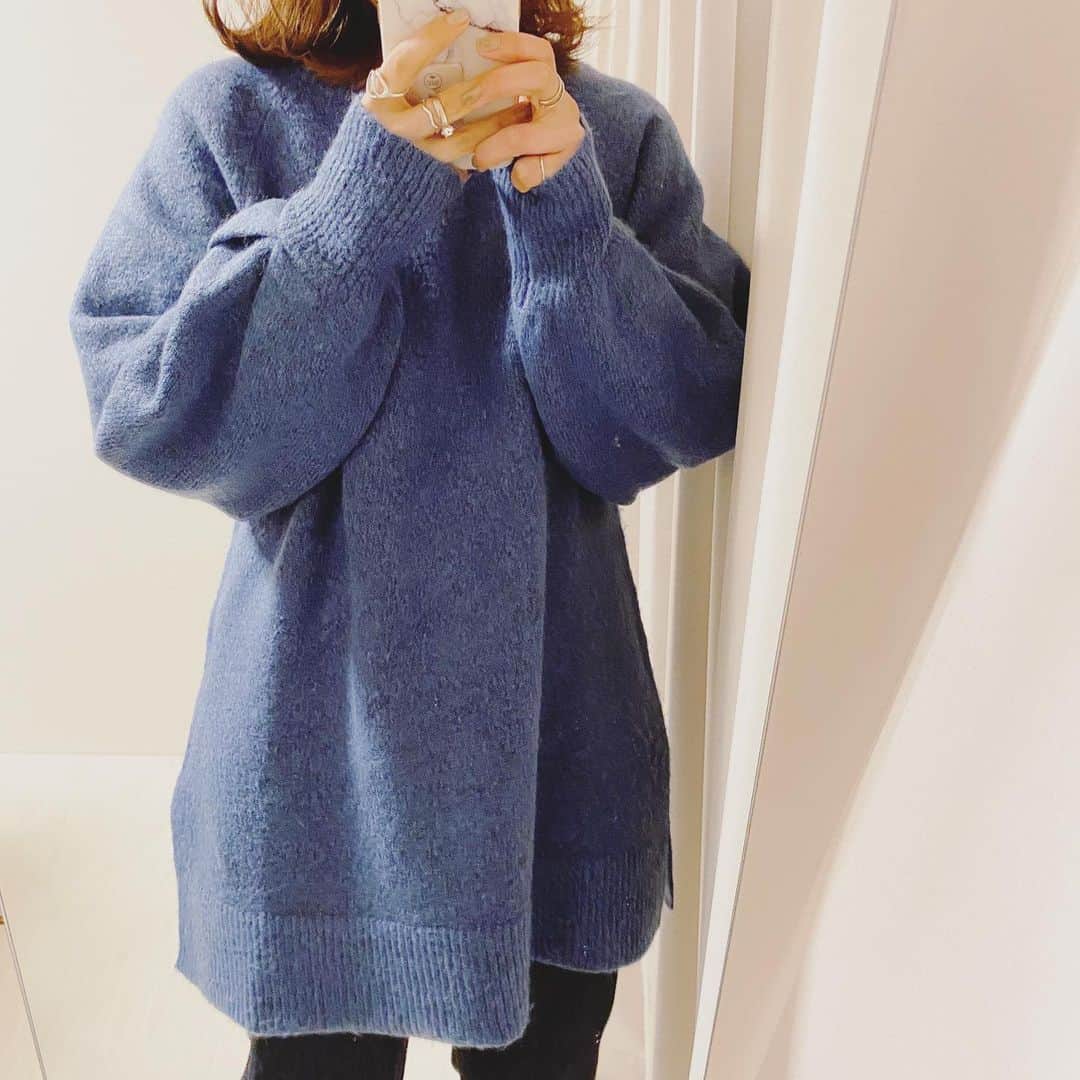 aiaiのインスタグラム：「✭✭✭✭✭  綺麗なブルーのニット 袖がバルーンスリーブなとこも可愛い  #ボリュームスリーブゆるニット   @titivatejp   ✭✭  #ニット #バルーンスリーブ #セーター #バルーンスリーブニット  #ゆるニット  #ニットコーデ  #titivate   ✭  ✭✭  コーデの詳細はブログに書いています ☟☟ http://s.ameblo.jp/aiai987654  #fashion#outfit#style#coordinate#instagood#ootd#pic#instapic#コーデ#コーディネート#スタイリング#プチプラコーデ#本日のコーデ#大人カジュアル#プチプラ  #カジュアル #アラフォー #アラフォーコーデ #アラフォーファッション」