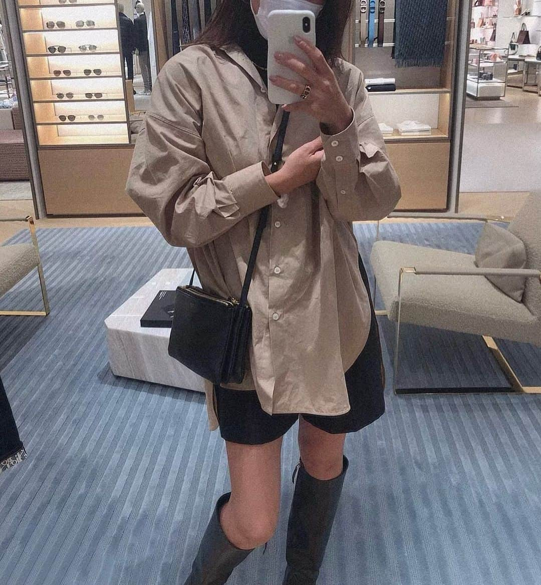 Minamiのインスタグラム：「﻿ ﻿ ﻿ beige shirt ♡﻿ 長さがよい感じ◡̈︎﻿ ﻿」