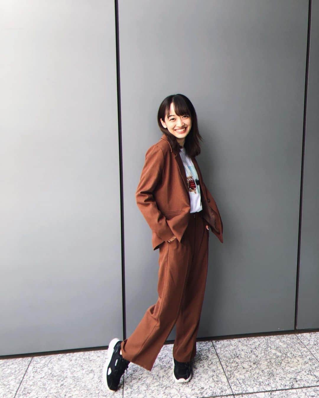 下村実生さんのインスタグラム写真 - (下村実生Instagram)「今日更新のYouTubeで着てた私服！ カッコがつかない私です。笑  前髪の様子おかしいけど載せちゃう〜  #私服　#セットアップ」11月20日 23時12分 - miki_shimomura_