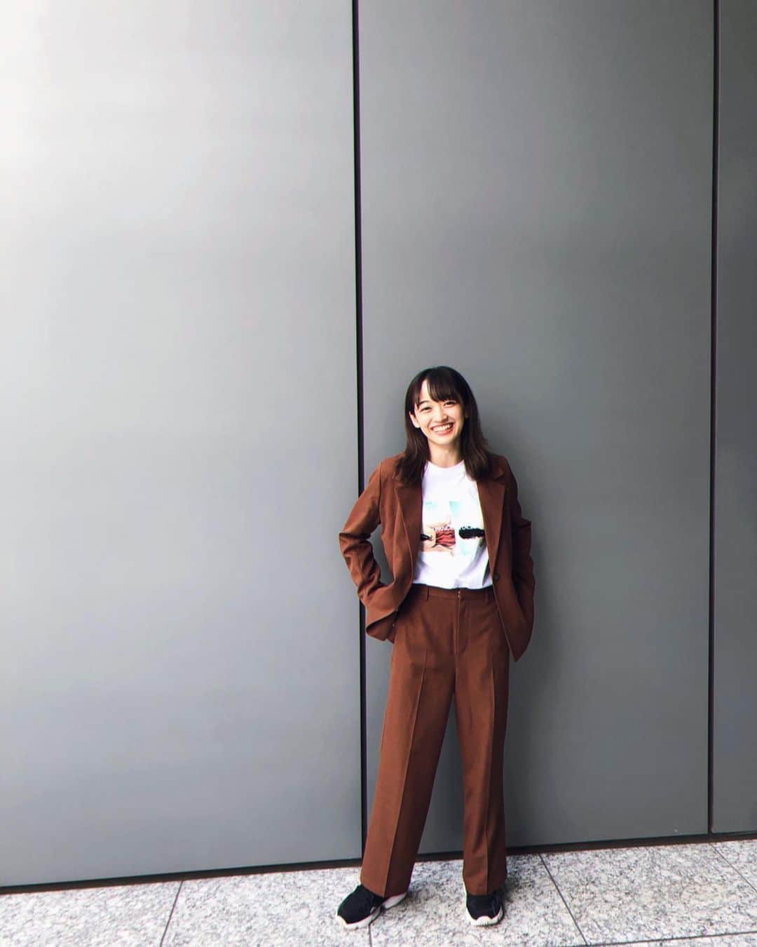 下村実生のインスタグラム：「今日更新のYouTubeで着てた私服！ カッコがつかない私です。笑  前髪の様子おかしいけど載せちゃう〜  #私服　#セットアップ」