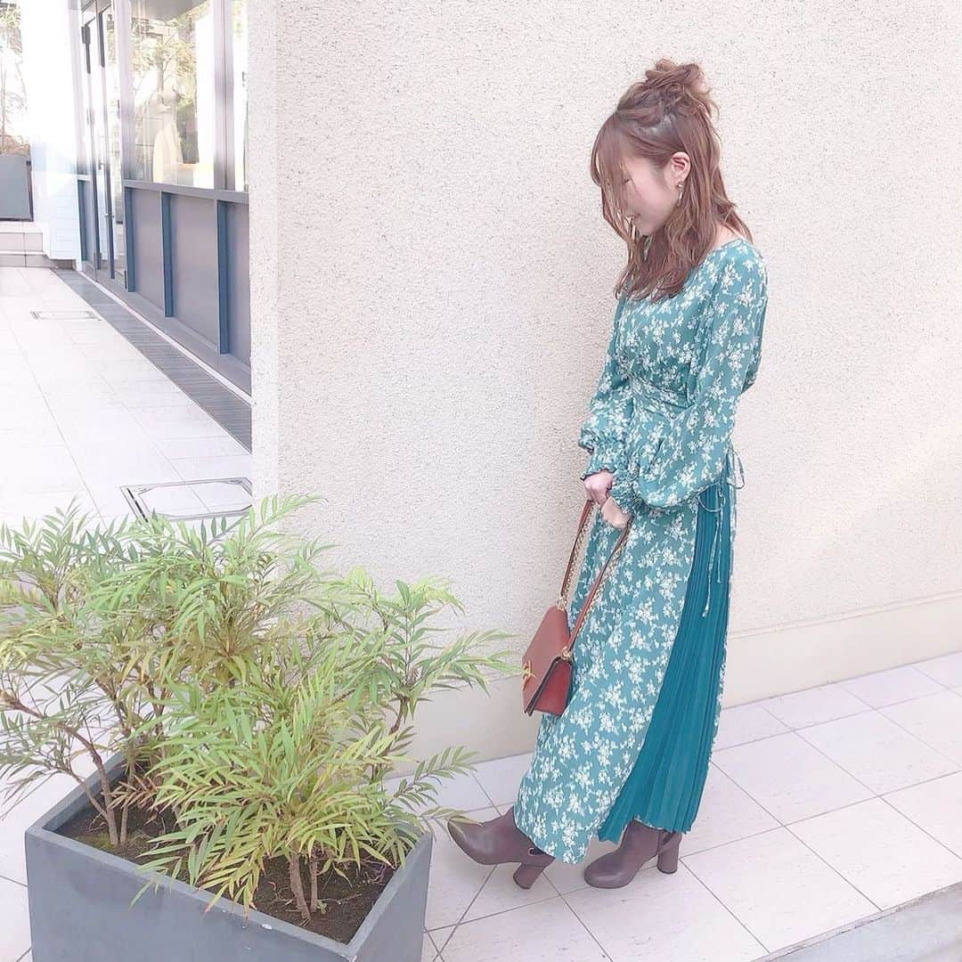 愛内みさのインスタグラム：「・ プリーツデザインお気に入りで一目惚れしたワンピース☺︎ ・ #今日のコーデ  #andcouture」
