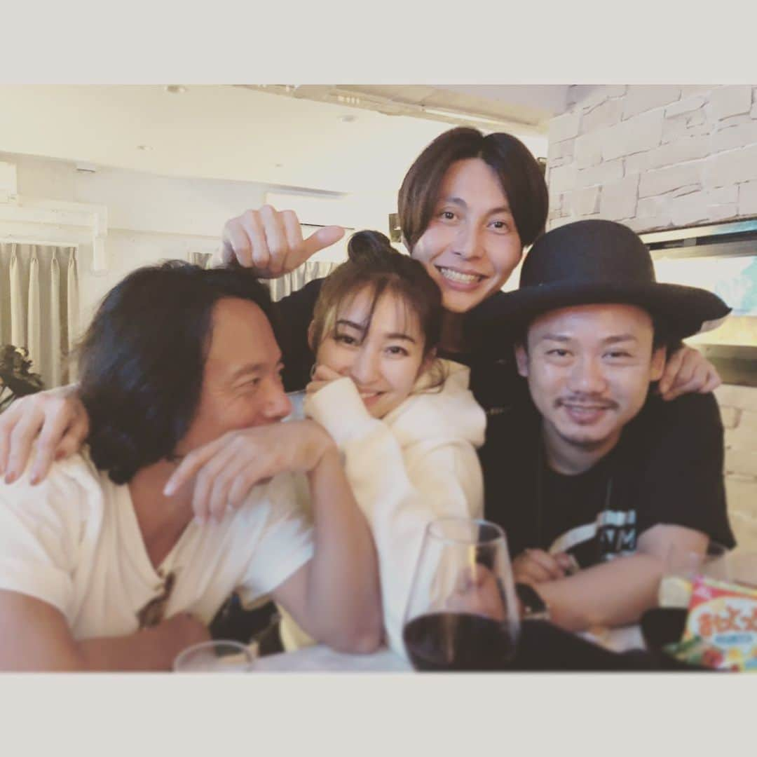 阪井あゆみさんのインスタグラム写真 - (阪井あゆみInstagram)「10年ぶりの再会　🙏🏻♡ #感謝 #感動 #cancam  編集、ヘアメイクさんと #お世話になりありがとうございました  #大好きメンバー　♡ #これからもよろしくお願いします🙇‍♀️」11月20日 23時14分 - ayumisakai0121