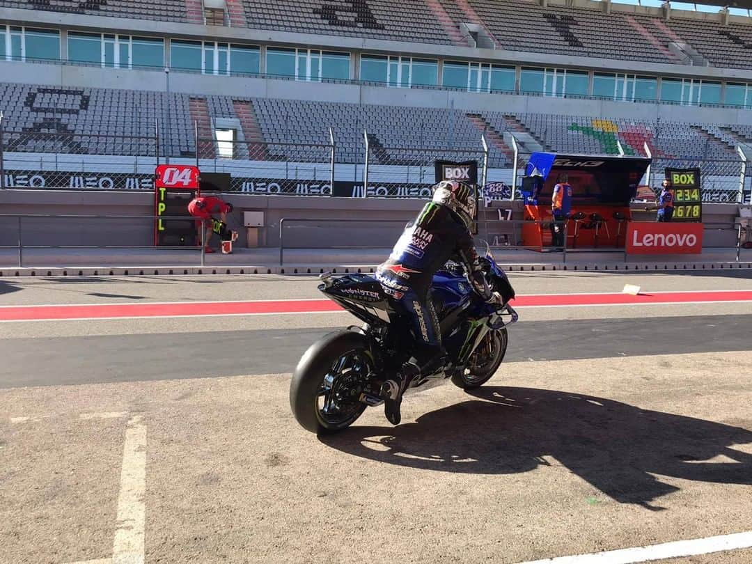 YamahaMotoGPさんのインスタグラム写真 - (YamahaMotoGPInstagram)「@maverick12official can't get enough of the @autodromodoalgarve track 🤩  #MonsterYamaha  #MotoGP  #PortugueseGP」11月20日 23時26分 - yamahamotogp