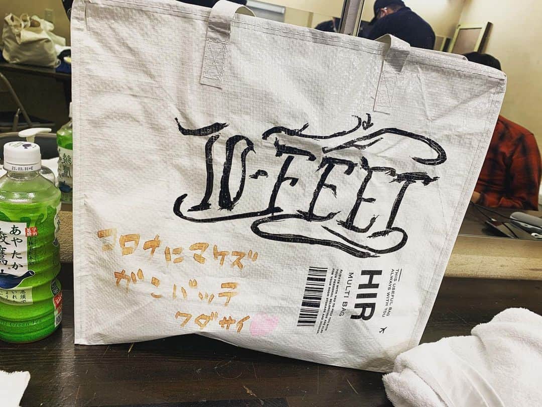 こーいちのインスタグラム：「楽屋の上の階のダーツでいろんなバンドといろんな勝負した事思いだしてエモくなったけどライブはしっかり楽しませてもらいました。 来てくれたみんなありがとやで。 ほなまたな青森ー。  #コロナに負けるな」