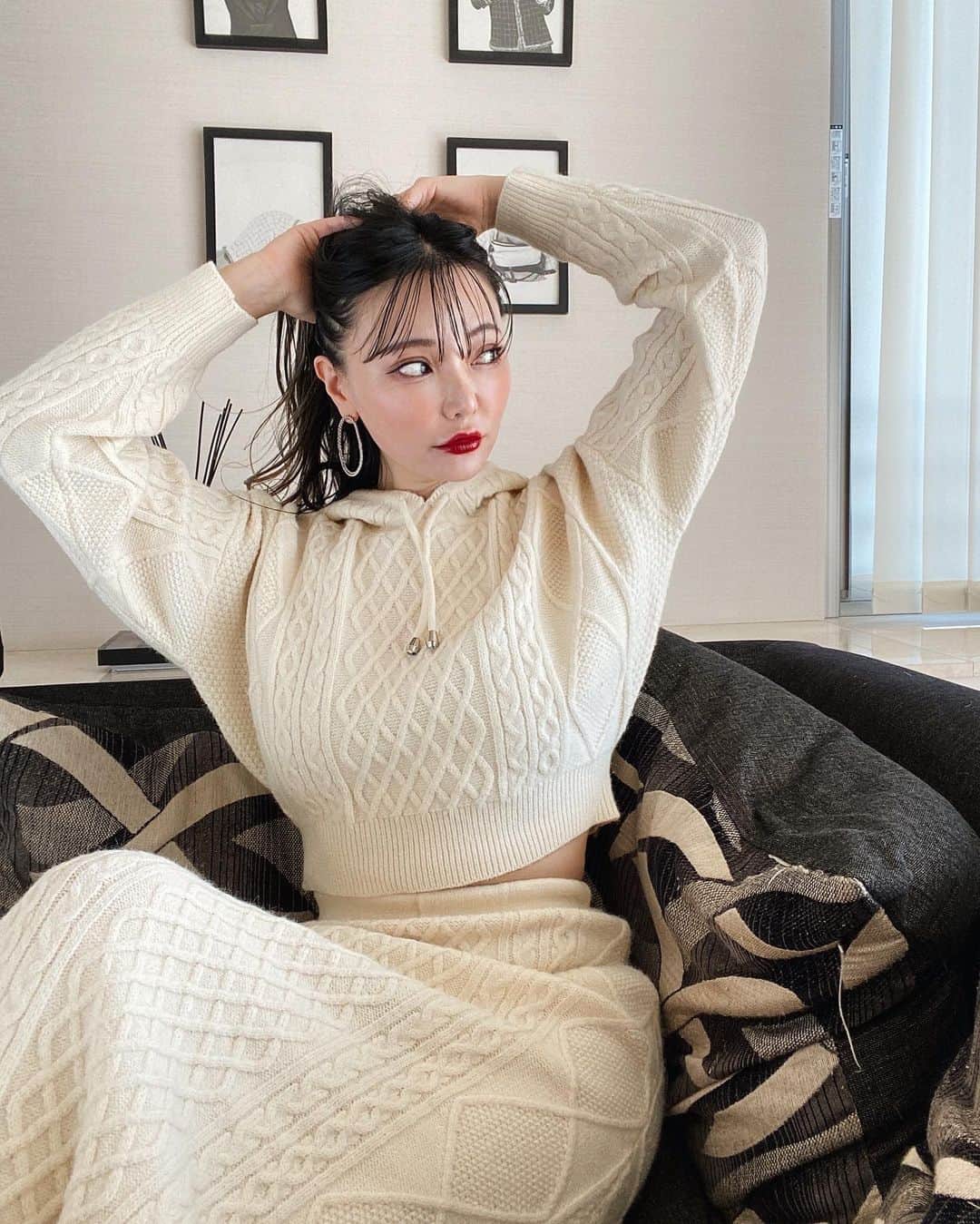 クリスティン・ウェイのインスタグラム：「Weekend  relax fashion #ootd #cwfashion  #christinewei #クリスティンウェイ #valmuer #ヴェルムーア #fashiongram #fashionista  #セットアップコーデ」