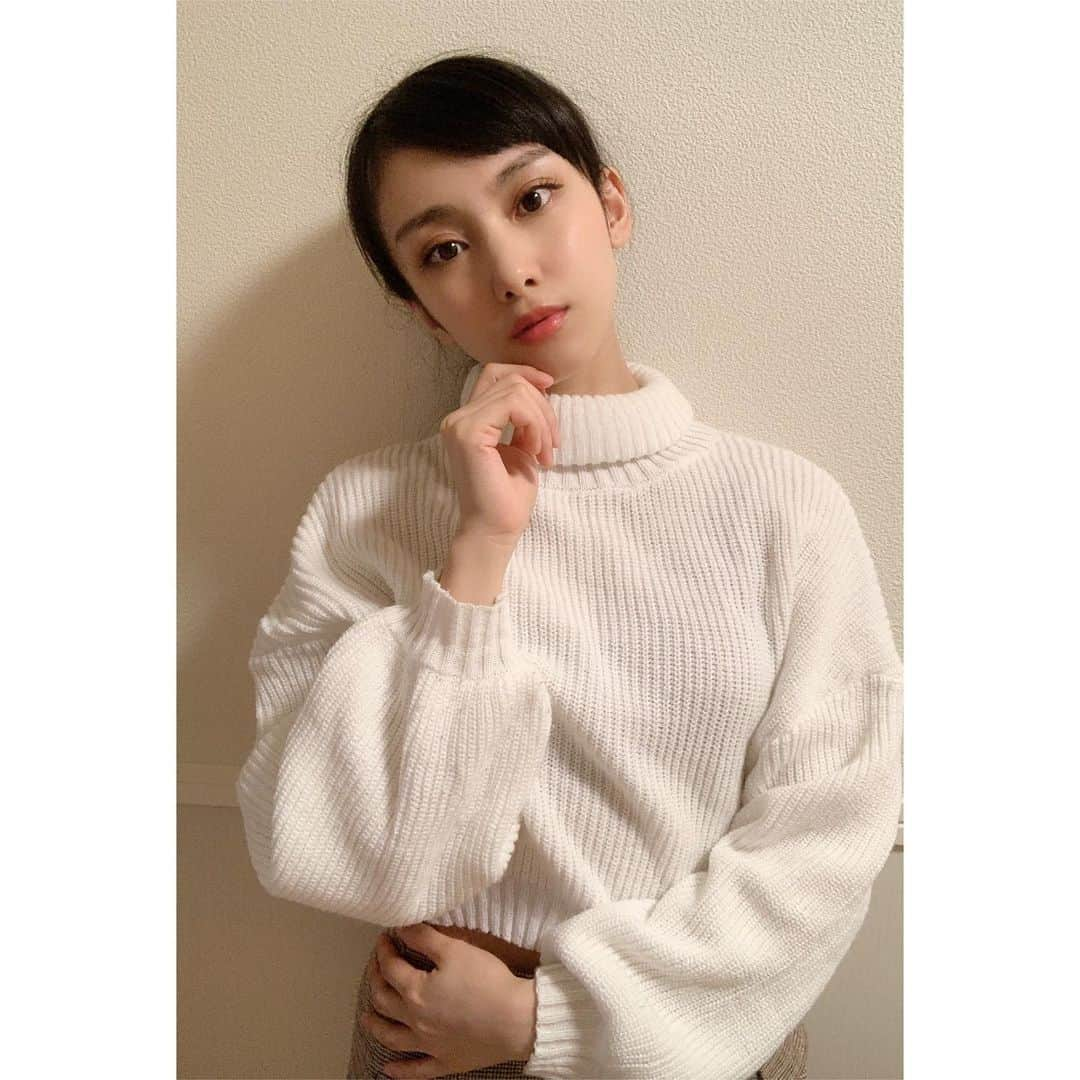 長谷川晴奈さんのインスタグラム写真 - (長谷川晴奈Instagram)「お気に入りの白ニット🧶  ふわふわ清楚系女子かと思いきや おやおや…？ バキバキ系腹筋女子でした😂💪🏻  見えているはスポブラです 悪しからず  #腹筋女子 #腹筋　#筋トレ　#筋トレ女子　#腹筋トレ　#トレーニング　#ワークアウト　#フィットネス　#白ニット　#騙された　#スポブラ　#NIKE #エイトパック　です　#ギャップ萌え#骨太女子　#腹斜筋　#腹直筋　#腹斜筋トレ　#毎日筋トレ」11月20日 23時29分 - haruna_hasegawa71