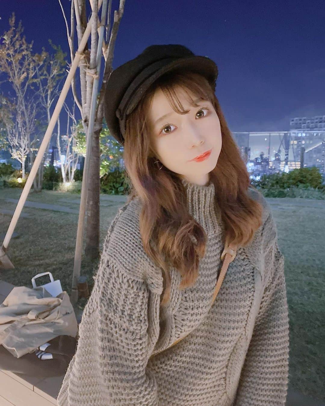 柏元萌華のインスタグラム：「💚  new knit普段着ない色でお気に入り😋✨  #evris #knit#winterfashion #shibuya #tokyo#fashion#followme #ファッション#セルフィー #フォローミー」