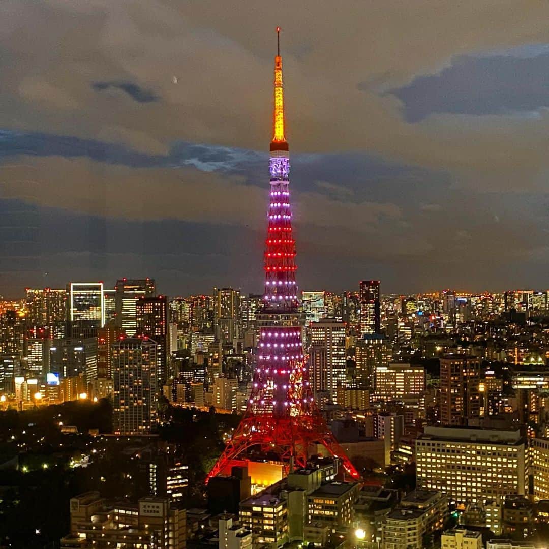 マキ・コニクソンさんのインスタグラム写真 - (マキ・コニクソンInstagram)「今夜は東京タワーちゃま祭り！🗼🗼🗼🗼🗼🗼🗼🗼  今回の滞在ですっかりホテルのスタッフさんと仲良くなりました。❤️❤️  お帰りなさい ↓ ただいまーっ！  って会話が心地良かった！ 自分のおうちみたいだった。 だからなんだかとっても寂しいな。😭 また戻って来ます！🗼  お休みなさい...🌙 Sweet Dreams   #東京のホテル巡り  #tokyoeditiontoranomon  #東京エディション虎ノ門  #私の事忘れないでね」11月20日 23時34分 - makikonikson