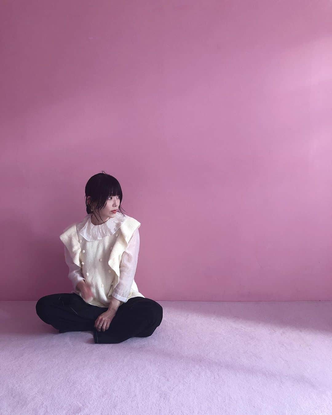 簑島三佳のインスタグラム：「今日はspring collectionの撮影  早起きにビビるのとアドレナリンで全く寝ずに挑んだのですが(毎度の事) 未だにアドレナリン出ちゃって寝れない😂  とにかく @honeymihoney_official  とっても可愛い撮影だった♡  セカンドラインの @ellie_official_____ も素敵に撮れたし大満足  展示会で早く見てもらいたいなー  皆様本当にお疲れ様でしたーー！！✨  @honeymihoney_official  @ellie_official_____  #HONEYMIHONEY #ELLIEjp」