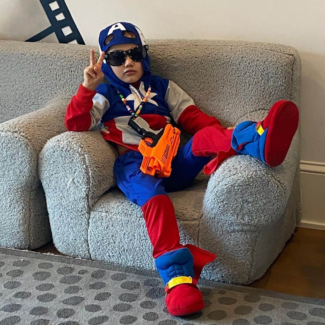 ロブ・ディアデックのインスタグラム：「Four years old going on “I run this whole show.” This morning out of nowhere this child grabbed my arm, looked me in the eyes and said to me, “Dad, me and you are winners.” Then he kept hitting everyone with, “Dyrdek’s are winners” all day. G1 is already locked in for the 100 year family plan I got cooking.」