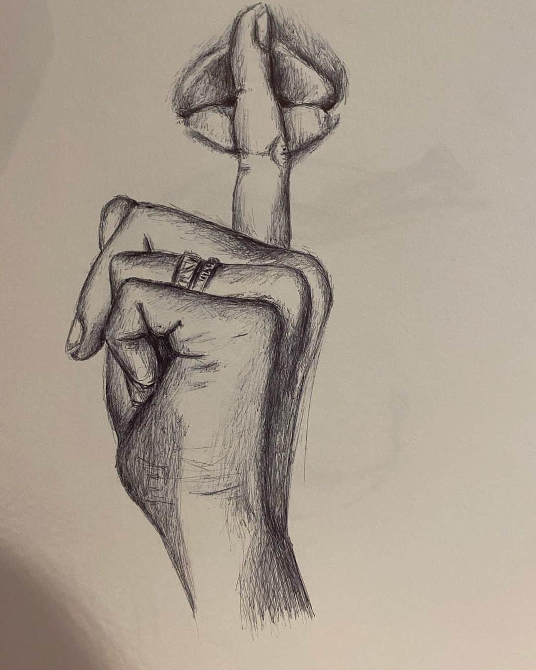ファーン・コットンさんのインスタグラム写真 - (ファーン・コットンInstagram)「Some of my old sketches in pen. Which one resonates with you today?」11月20日 23時53分 - fearnecotton