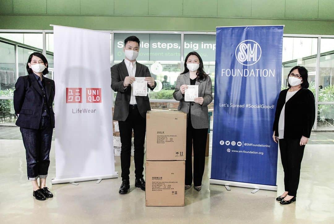のインスタグラム：「UNIQLO hopes for the early recovery of the areas affected by the typhoons in Philippines, and for the families to regain their daily lives as soon as possible. To support the victims, Fast Retailing is donating 1 million dollars in aid. Furthermore, we will donate 300,000 AIRism Masks to affected areas through the SM foundation. @uniqlophofficial」