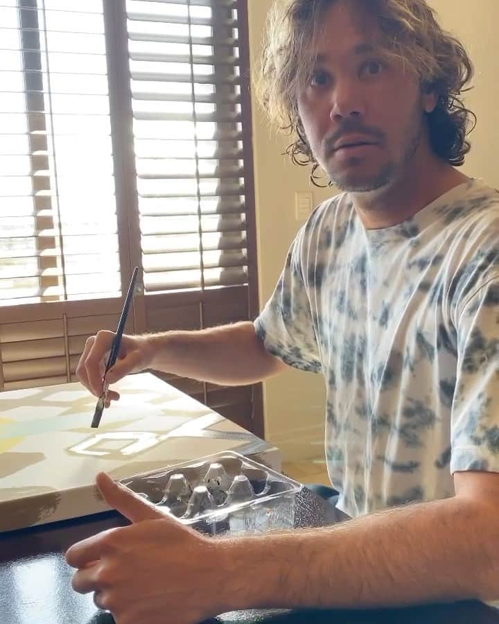のインスタグラム：「@lyndall_m_smith gets me every time #influencerchallenge 😂 i could not believe my wife was "influencing" 🤦🏻‍♂️ #notafacecream #notarealprice」
