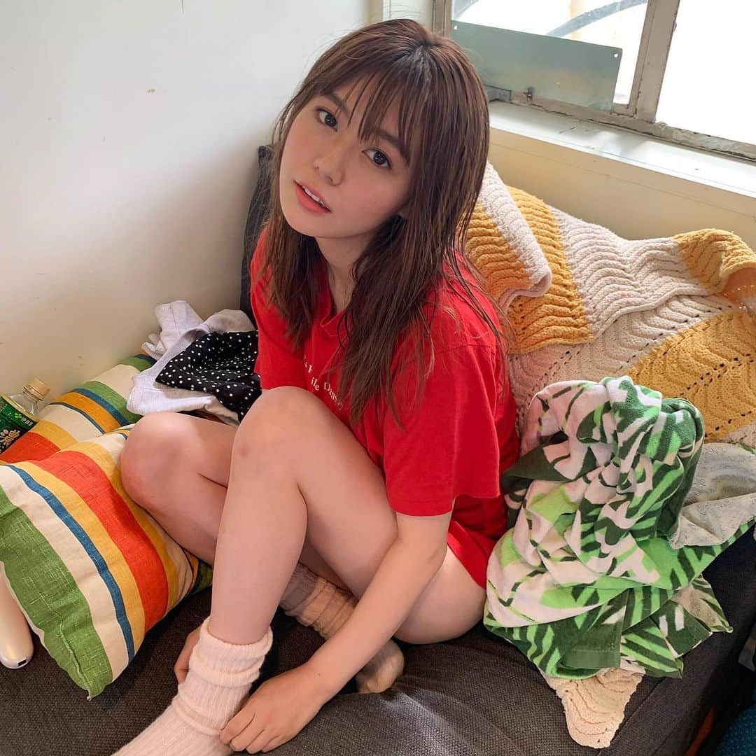 井口綾子さんのインスタグラム写真 - (井口綾子Instagram)「2021年カレンダーのオフショット🐥 衣装も全部可愛くてお気に入り🥰  12月27日(日)新宿ブックファーストさんにてお渡しイベントもあるので、このご時世でなかなかみなさんに会える機会も少ないのでぜひこの機会にたくさんの方に直接感謝の気持ちを伝えられたら嬉しいなあ🥺  イベントはブックファースト新宿さんの店頭にて受付中です🙋‍♀️」11月20日 23時50分 - ayako_inokuchi