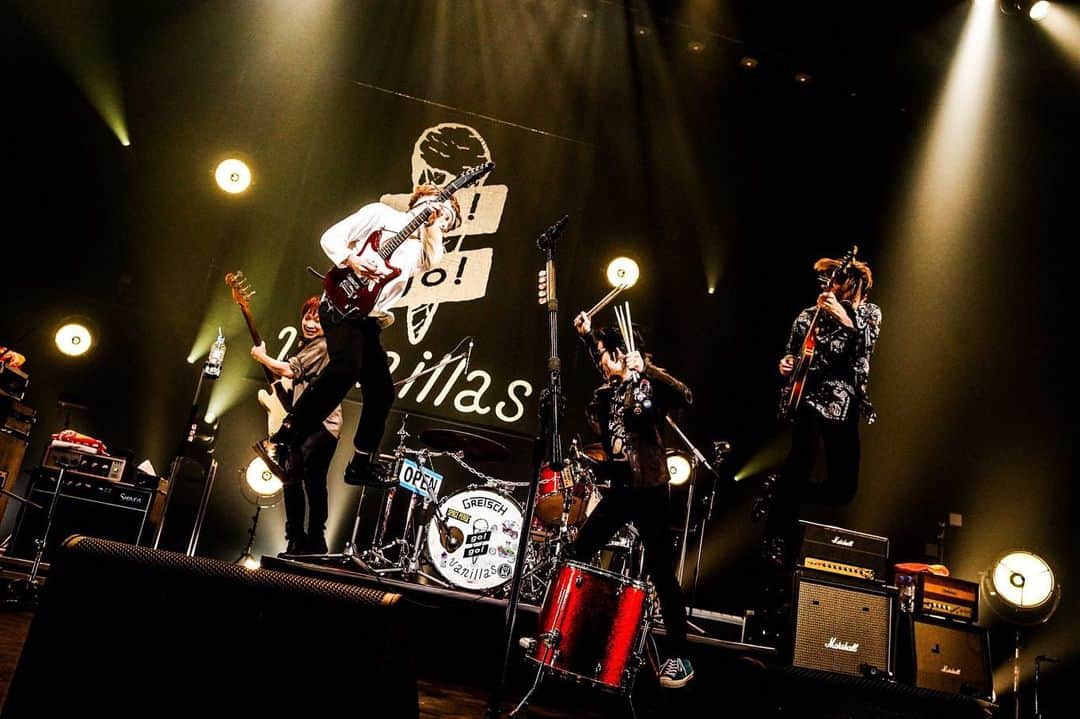 のインスタグラム：「「GO TO BUDOKAN!!!!!」  go!go!vanillas ROAD TO AMAZING BUDOKAN 2020 神戸国際会館こくさいホール  photo by @nabespg   #gogovanillas #RTABT2020」