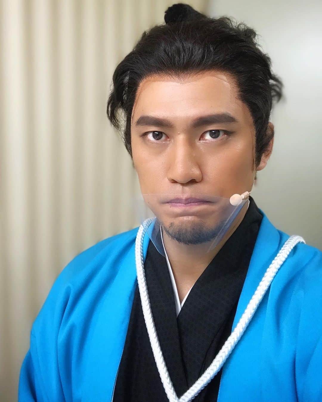 小柳心のインスタグラム：「本日も、ご来場ご視聴、誠にありがとうございました。  残すところ3日5公演。 ここまで出来たのはお客様お一人お一人の心掛けによるところが大きいです。 恙無く舞台公演を続けられていることに心から感謝と敬意を。  また明日、お目にかかります。  #刀ミュ #幕末天狼傳2020 #新撰組 #近藤勇」