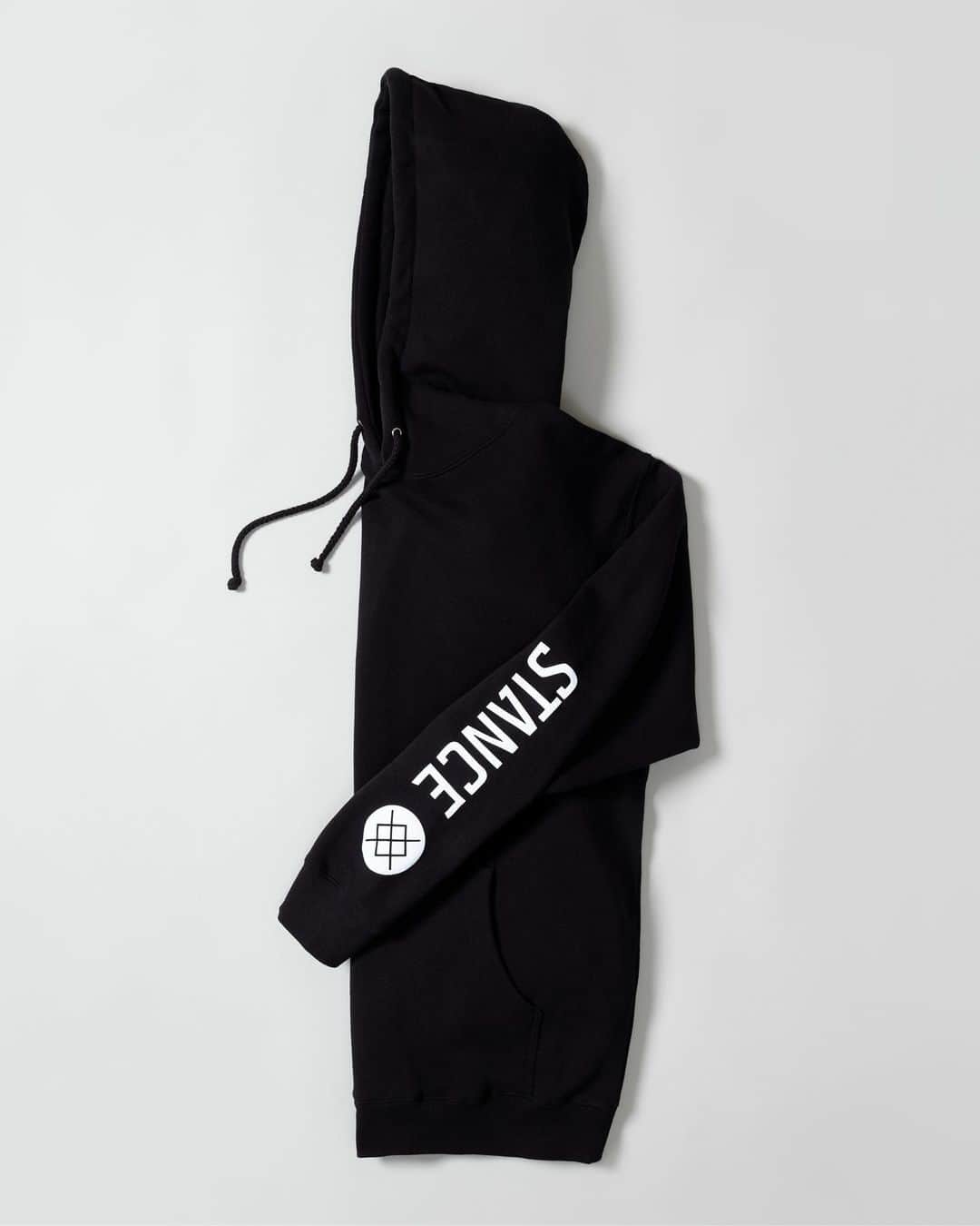 Stanceのインスタグラム：「❄️A Holiday Staple❄️. The Stance “Icon” hoodie is handcrafted from premium ring spun cotton 3-end fleece. An iconic cold weather utility, this premium heavyweight garment has a generous fit and is completed with a fleece lined hood, heavy gauge round drawcord, nickel eyelets, and 1x1 ribbing at cuffs and waistband emblazoned with the Stance icon on the armband...Link in bio.」