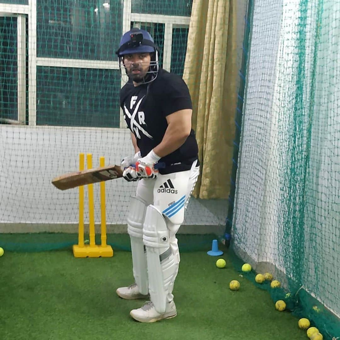 Gaurav Tanejaさんのインスタグラム写真 - (Gaurav TanejaInstagram)「Cricket Net practice ...  . #cricket #FlyingBeast」11月21日 0時17分 - taneja.gaurav