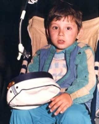 クリスティアン・ザッカルドのインスタグラム：「Giornata mondiale dell’infanzia e dell’adolescenza.. Mi riconoscete..??  World day of childhood and adolescence.. Do you recognize me .. ??  #zaccardo #junior #tbt #young」