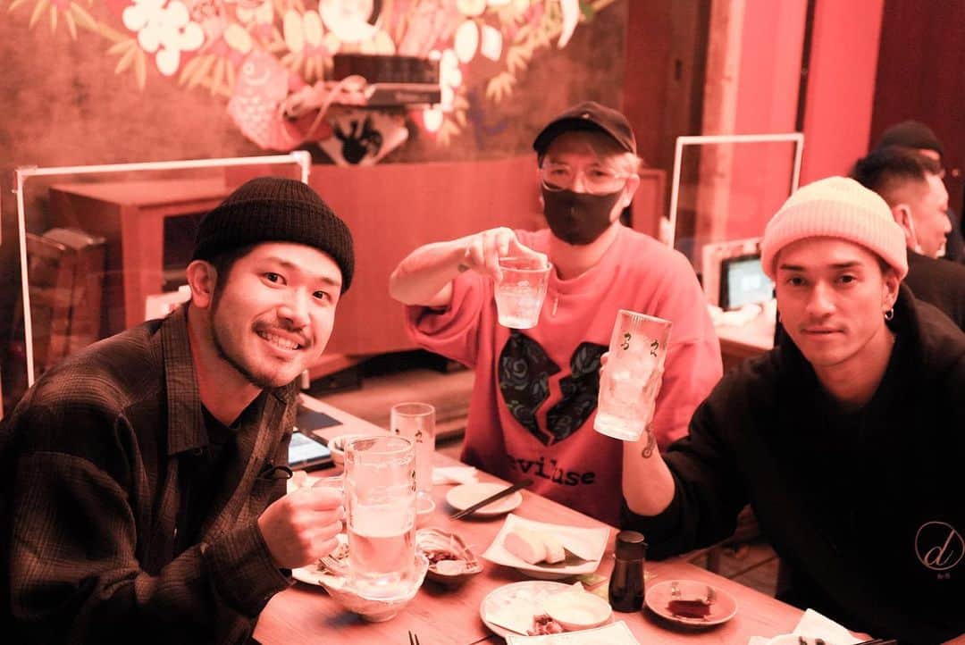 KO-TAのインスタグラム：「今年もメンバーに誕生日を祝ってもらいました🤘🏻  #SWANKYDANK」