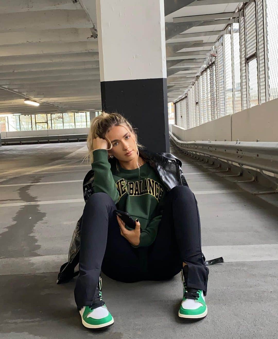 ASOSさんのインスタグラム写真 - (ASOSInstagram)「We've all felt @sophiatuxford's (she/her) mood when you can't remember where you parked your car. Worth it for the New Balance Collegiate Sweatshirt [1843514] photo op though 👏」11月21日 0時33分 - asos