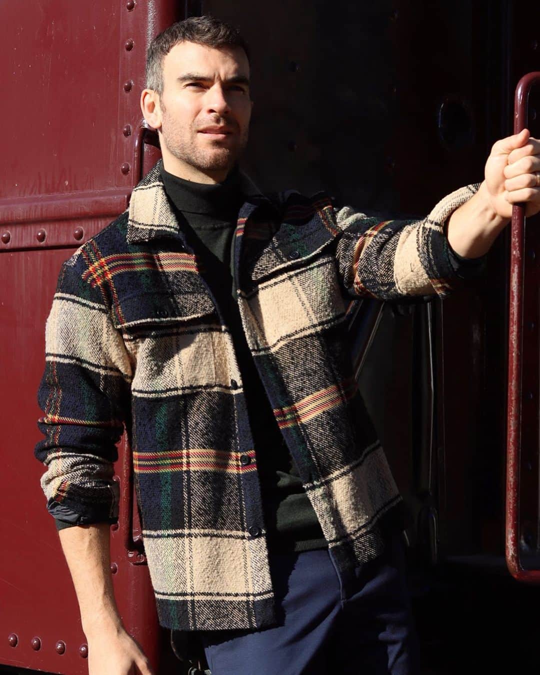 のインスタグラム：「Taking the train to work. 🚂   #photooftheday #photoshoot #malemodel #mensfashion #menstyle #man」
