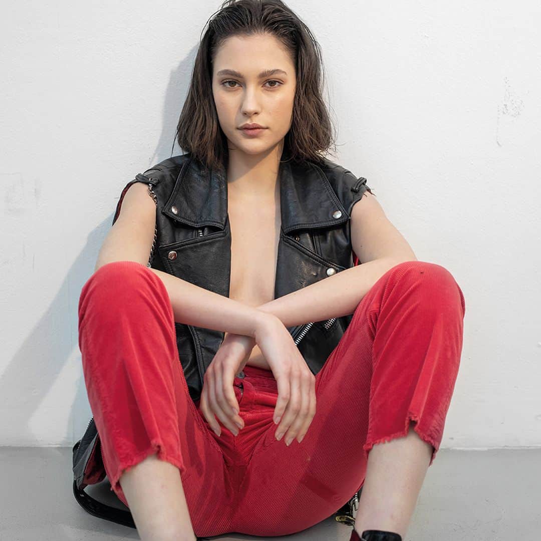 ケアレーベルのインスタグラム：「Red and dark.⁣ ⁣ care-label.com⁣⁣⁣ ⁣ #carelabel #denimlovers #denimstory #denimaddiction」