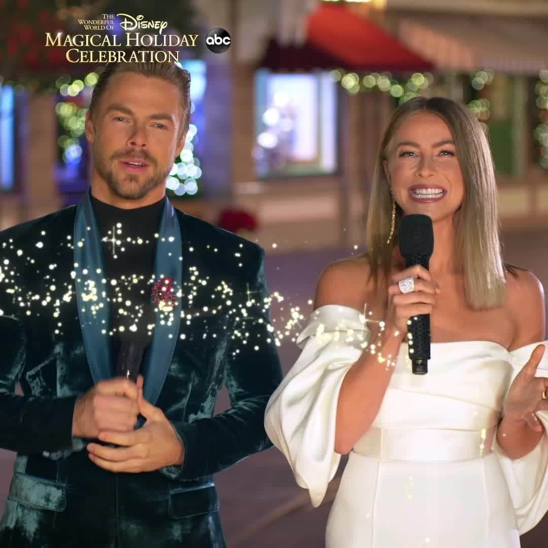 アメリカン・ブロードキャスティング・カンパニーのインスタグラム：「Disney magic has arrived with hosts @derekhough, @juleshough, and @trevorjackson5. Get into the holiday mood with a flashback look at #DisneyHolidayCelebration this Thursday at 9|8c on ABC. @waltdisneyworld」