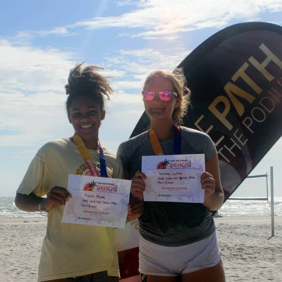 USA Volleyballさんのインスタグラム写真 - (USA VolleyballInstagram)「Excited to see photos from the Gulf Coast Fall Beach Classic BNQ! Medalists qualified for the USA National Beach Tour Junior Championships. ❤⛱🏐  For full results, 🔗 in bio」11月21日 1時12分 - usavolleyball