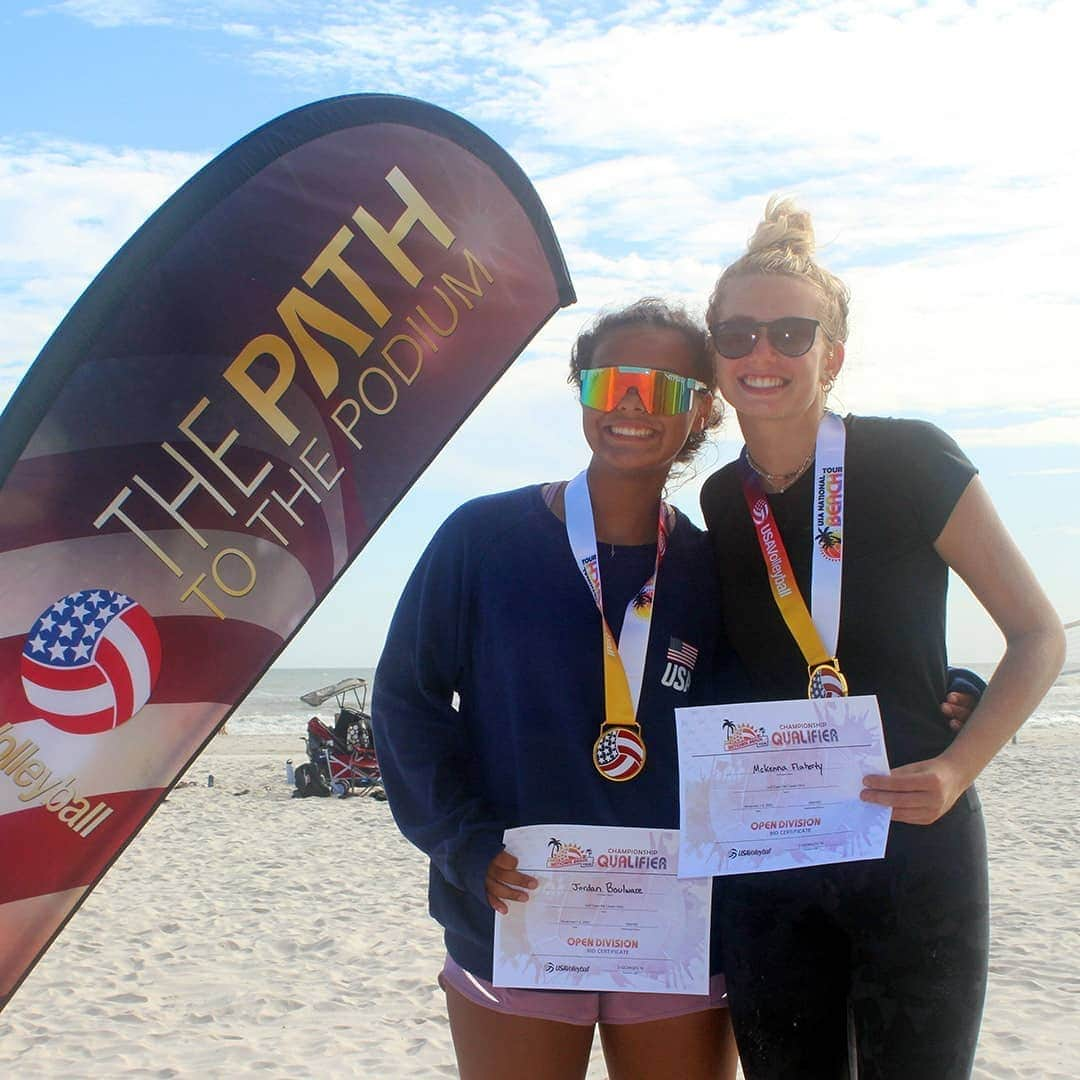 USA Volleyballさんのインスタグラム写真 - (USA VolleyballInstagram)「Excited to see photos from the Gulf Coast Fall Beach Classic BNQ! Medalists qualified for the USA National Beach Tour Junior Championships. ❤⛱🏐  For full results, 🔗 in bio」11月21日 1時12分 - usavolleyball