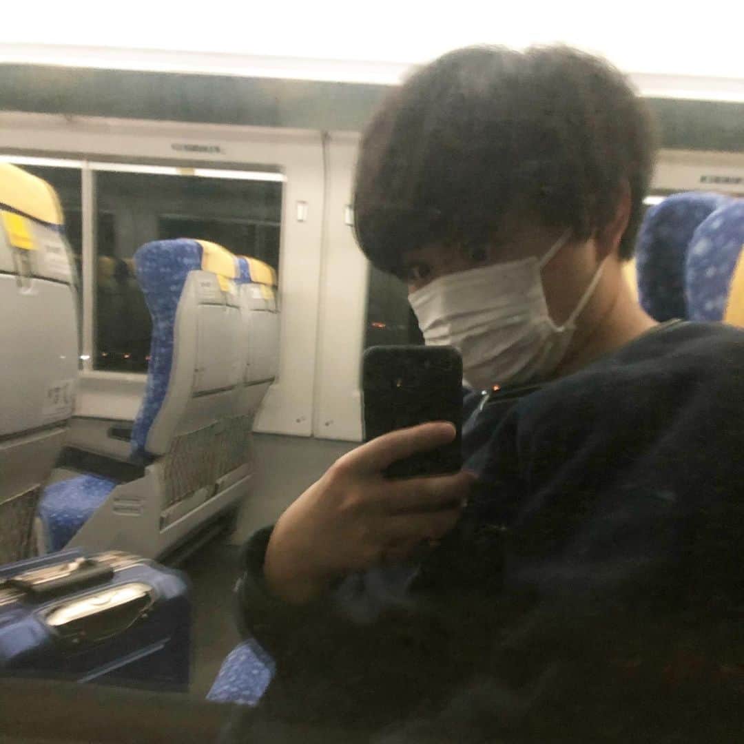のインスタグラム：「ぶーん😳🚃」