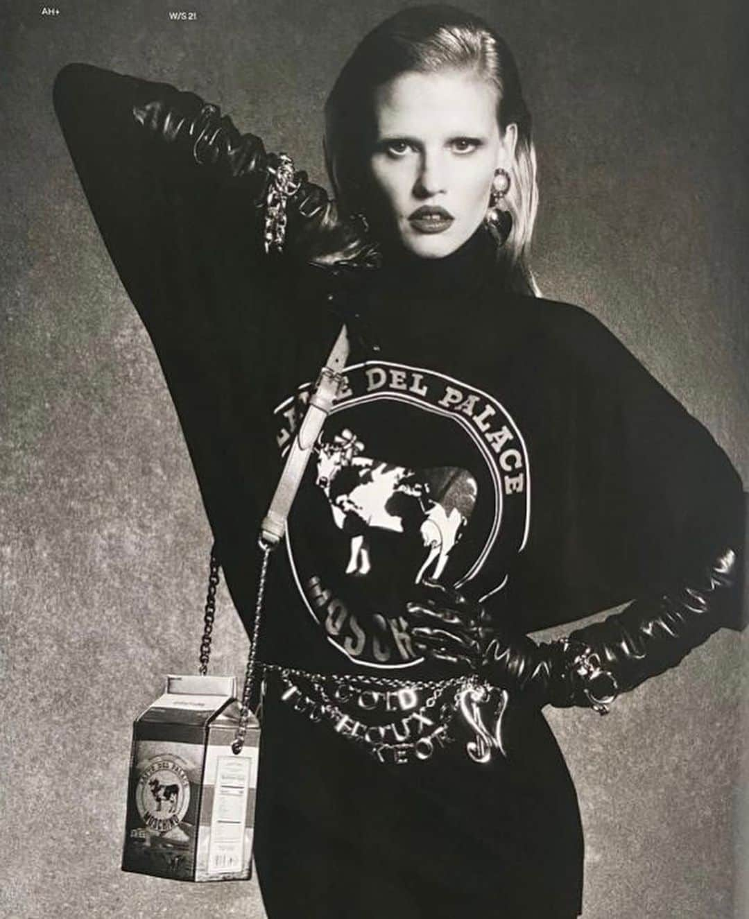 ジェレミー・スコットさんのインスタグラム写真 - (ジェレミー・スコットInstagram)「HOLY LARA STONE !!! 🤠@lara_stone WEARING @palaceskateboards x @moschino ON THE COVER OF @thehommeplusmag STYLED BY @claudiaasinclair 📸  @charlottemwales  MADE WITH✌🏼&❤️ !」11月21日 1時20分 - jeremyscott