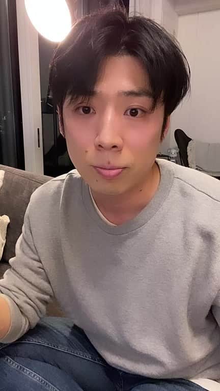 のインスタグラム：「吹き出物がど真ん中にできたことを記念したライブです」
