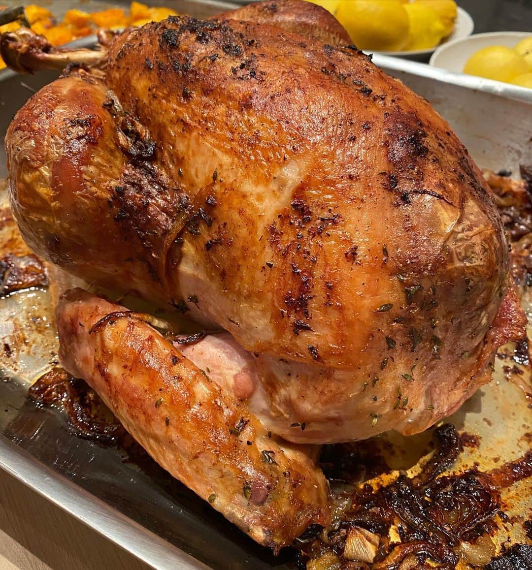 アイナ・ガーテンのインスタグラム：「Instead of cooking a massive bird this year, I’m roasting an 8 pound turkey, which is just right for 4 people. And the good news is, you season it days ahead, then roast it before dinner in just 1 1/2 hours! Easiest and most delicious turkey ever! Link to the recipe in my profile. #microthanksgiving #makeitahead #staysafe」