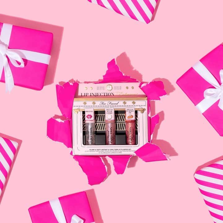 Too Facedのインスタグラム：「Unwrap the yummiest set of travel size Lip Injection Extreme Lip Plumpers in all of your favorite Christmas scents! 🎄 This set includes shades Original, Pumpkin Spice, & Christmas Cookie. Tap to shop @Sephora! #toofaced」