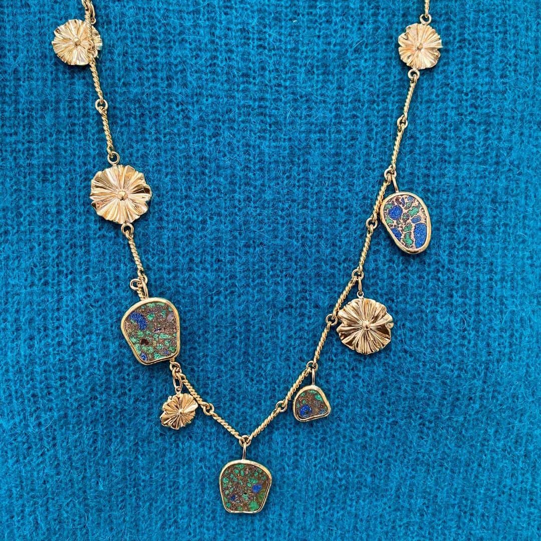 オーレリービダマンのインスタグラム：「Playing with stones ! #paraty #aureliebidermann」