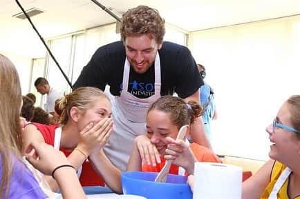 パウ・ガソルのインスタグラム：「¡Hoy más que nunca celebro el enorme trabajo de @unicef_es y de la @GasolFoundation para conseguir que cada niño y cada niña crezca sano y feliz!   ¡Feliz #DíaMundialdelosNiños! 👦👧」