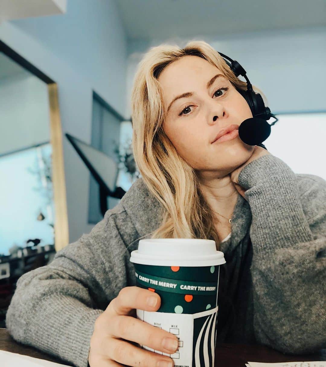 タラ・リピンスキーのインスタグラム：「In my happy place. Headset on 🎤(I do miss our bedazzled headsets) and a coffee in my hand ☕️ while watching my favorite sport. ⛸ (also with two of my favorites @johnnygweir and @terrygannon83 Tune in Saturday and Sunday to NBC to see our coverage of Grand Prix Russia. #grandprixrussia #figureskating」