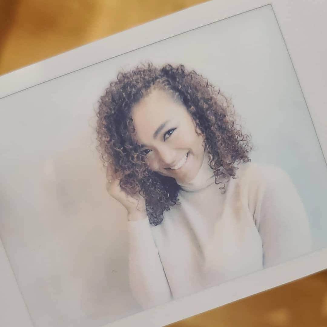 Crystal Kayのインスタグラム：「Light up your face with gladness Hide every trace of sadness Although a tear may be ever so near  That's the time you must keep on trying Smile, what's the use of crying You'll find that life is still worthwhile  If you just smile ☺️  #smile #❤️」