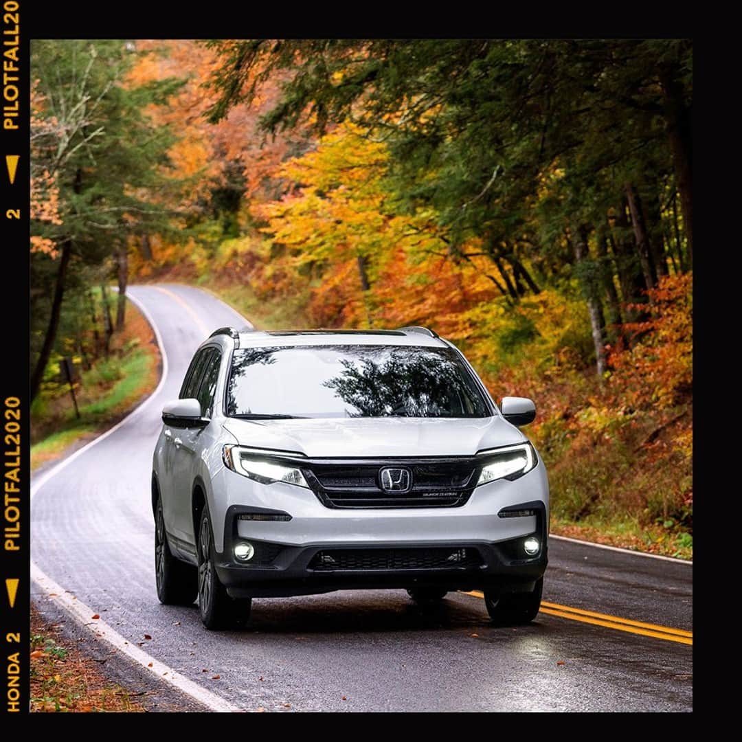 のインスタグラム：「The leaves may change, but the #HondaPilot is a classic.   📸: @dave.krugman」