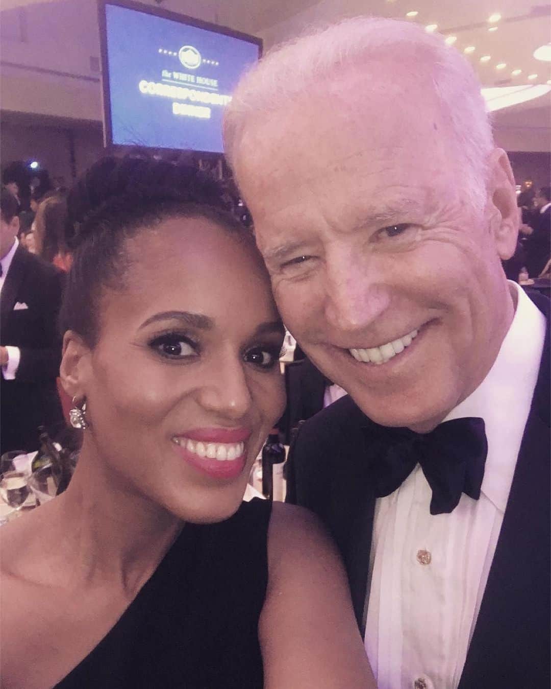 ケリー・ワシントンさんのインスタグラム写真 - (ケリー・ワシントンInstagram)「Happy Birthday, Mr. President-Elect! 🎈」11月21日 2時01分 - kerrywashington