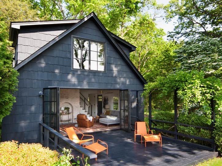 HGTVさんのインスタグラム写真 - (HGTVInstagram)「Love historic New England home design? 🙋‍♀️ Then you'll love HGTV Dream Home 2021! 😍 Swipe through to see some of our favorite home designs that evoke that quintessential New England look... and don't worry, we're not finished with this year's Dream Home (pictured second) just yet. 🤫⁠⠀ ⁠⠀ See more inspiration behind the design of this waterfront Newport, Rhode Island home + sign up for sweepstakes reminders at the link in our profile or by visiting HGTV.com/Dream 🏡 💭⁠⠀⁠⠀ ⁠⠀⁠⠀ #HGTVDreamHome」11月21日 2時02分 - hgtv
