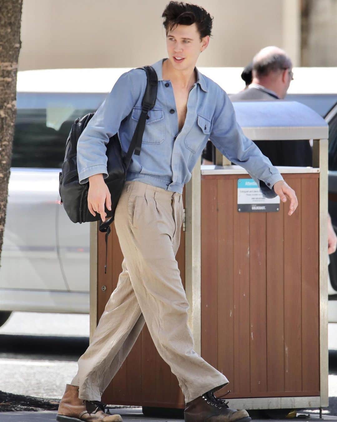 Just Jaredさんのインスタグラム写真 - (Just JaredInstagram)「@austinbutler steps out while filming #ElvisPresley biopic in Australia. Tap this picture in the LINK IN BIO to find out more. #AustinButler Photo: Backgrid」11月21日 2時16分 - justjared